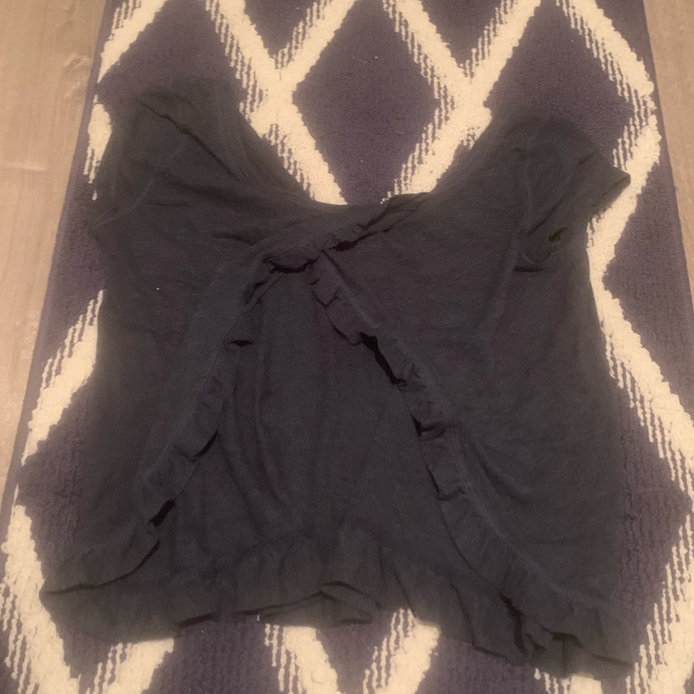 Hollister open back navy tee